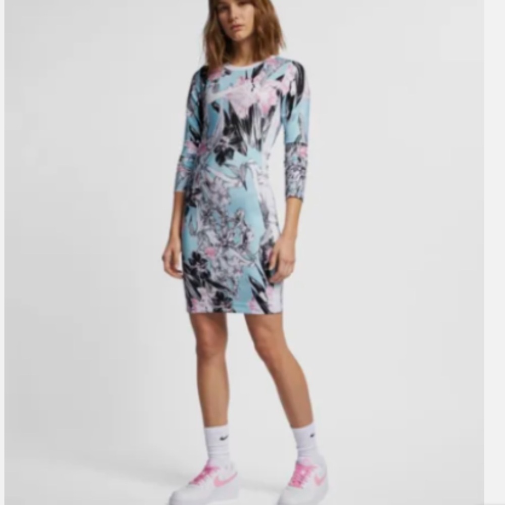 Nike Floral Femme Sportswear Dress